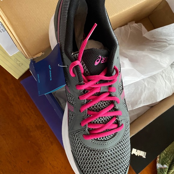 womens size 12 asics running shoes